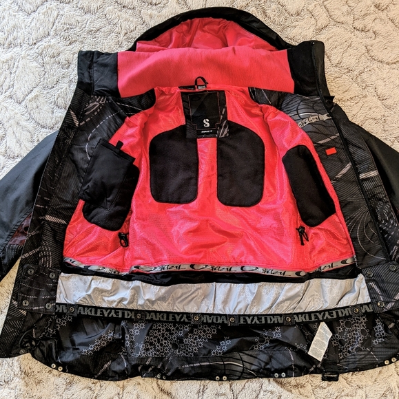 Oakley Snowboard / Ski Jacket Small Anorak Fit - Picture 3 of 3